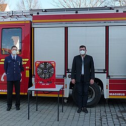 v.l.n.r: Stefan Zankl (Vorstand Förderverein), Sebastian Kriesel (Vorsitzender Bezirksausschuss 22), Florian Ringmayr (stellv. Abteilungskommandant)